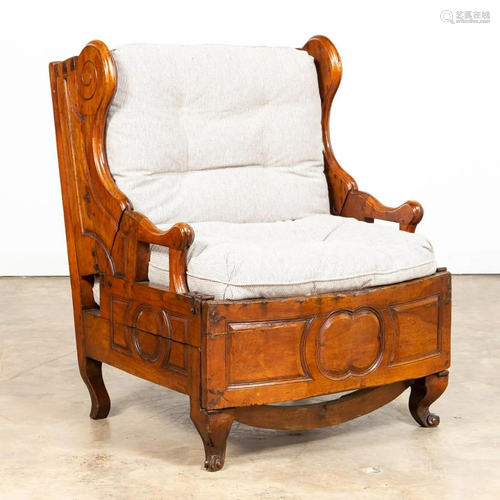 18TH C. LOUIS XV WALNUT METAMORPHIC CHAISE DE LIT