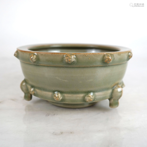 Longquan Kiln Narcissus Footed Bowl