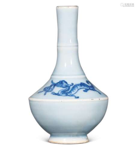 清中期 天蓝釉青花螭龙灵芝纹小瓶