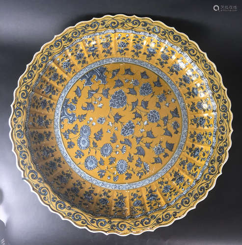 YELLOW GLAZE FLOWER PATTERN PLATE