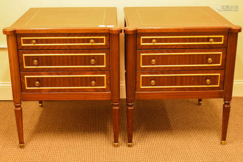 PAIR OF REGENCY STYLE MAHOGANY STANDS