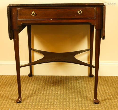 CHIPPENDALE STYLE TABLE DESK