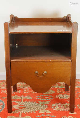 CHIPPENDALE LAMP TABLE