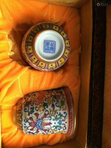 QIANLONG MARK ENAMELED GLAZE CUP PAIR