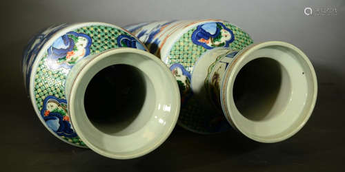 SHUANGQUAN MARK WUCAI GLAZE VASE PAIR