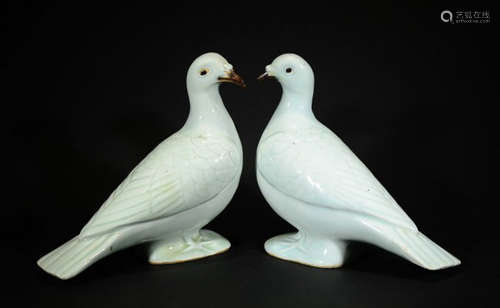 PEA CELADON GLAZE DOVE PAIR