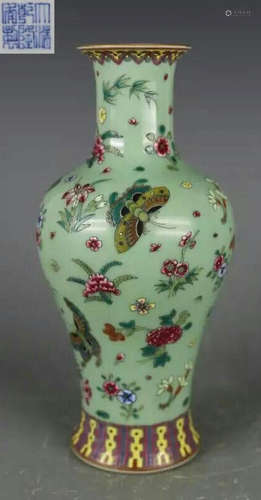 QIANLONG MARK FAMILLE ROSE GLAZE VASE