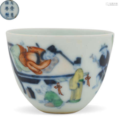 KANGXI MARK DOUCAI GLAZE FIGURE PATTERN CUP