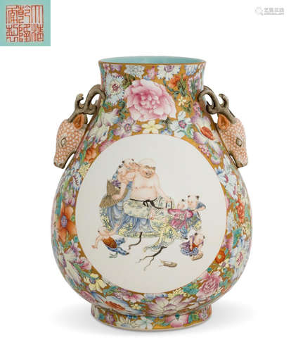 QIANLONG MARK FAMILLE ROSE GLAZE VASE