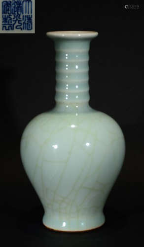 DAOGUANG MARK PEA CELADON GLAZE VASE