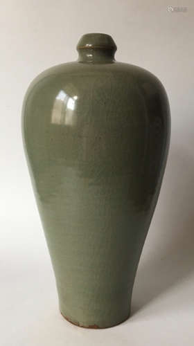 DONGGOU YAO GREEN GLAZE MEI VASE