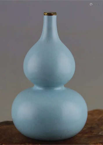 RU YAO GLAZE GOURD SHAPE VASE