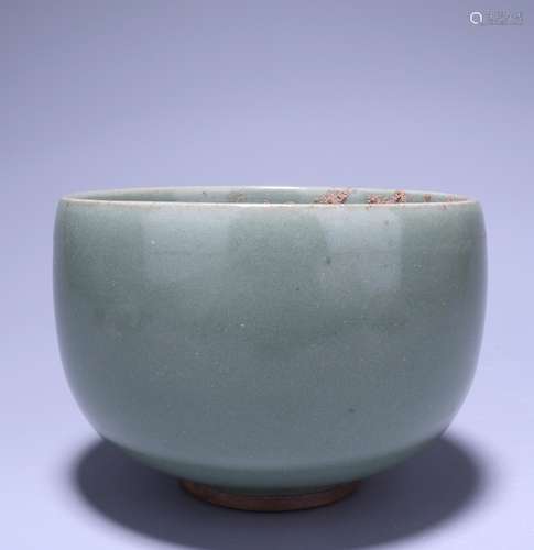 A DONGGOU KILN CELADON-GLAZED BOWL 