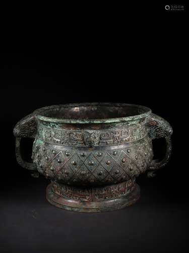 A BRONZE RITUAL FOOD VESSEL, GUI