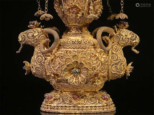 A CHINESE GILT SILVER DOUBLE RUM EARED DECORATION