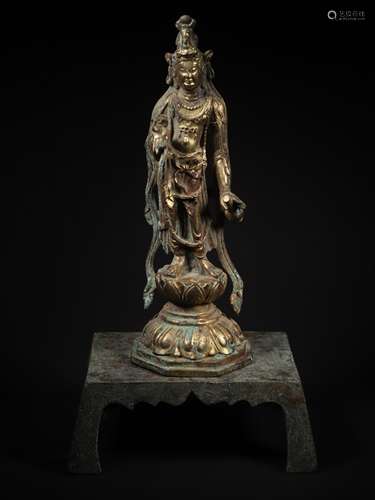 A GILT-BRONZE STATUE OF BODHISATTVA 