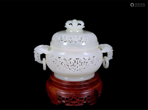 A CHINESE CARVED JADE INCENSE BURNER