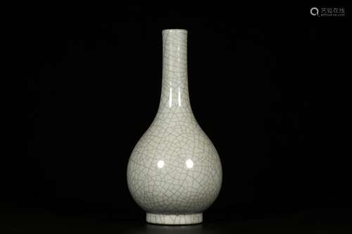 A GE-GLAZED PORCELAIN VASE