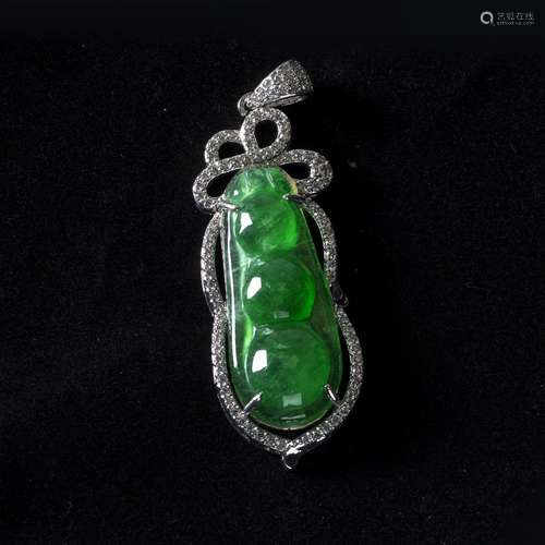 A JADEITE PENDANT OF BEAN