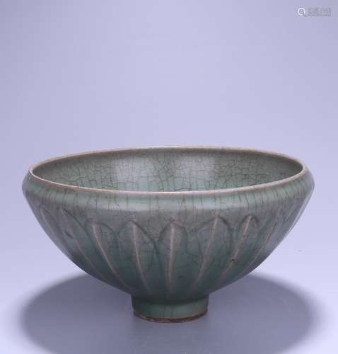 A LONGQUAN KILN LOTUS BOWL 