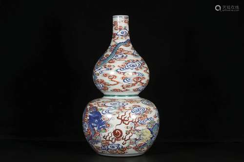 A DOUCAI DRAGON DOUBLE-GOURD VASE