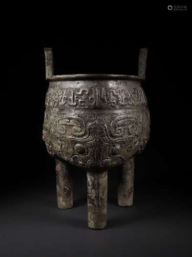 A BRONZE BEAST PATTERN TRIPOD VESSEL, DING 