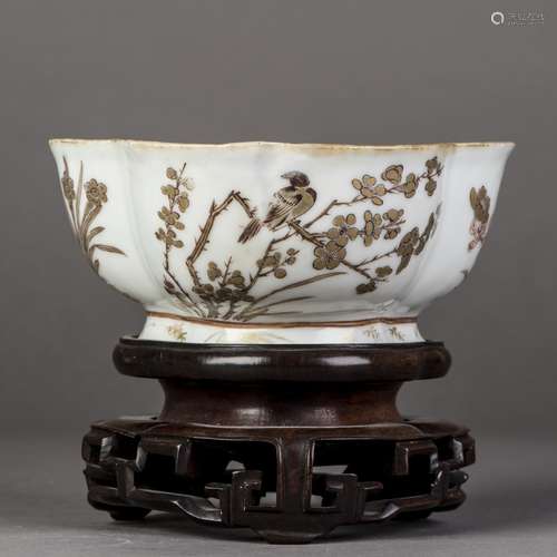 A CHINESE ANTIQUE GILT FLORAL BIRD BOWL