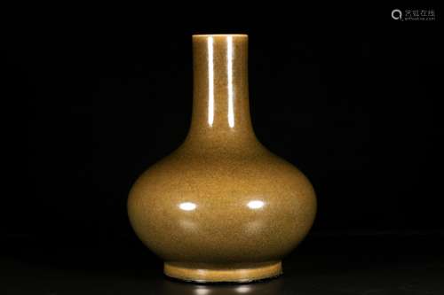 A TEA-DUST-GLAZED PEAR SHAPED VASE