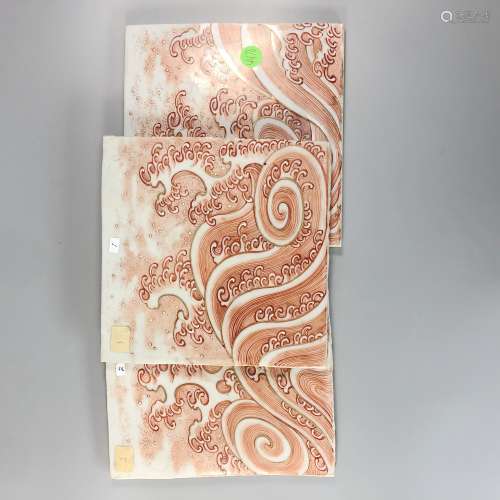 清中期 矾红描金海水纹瓷板三块