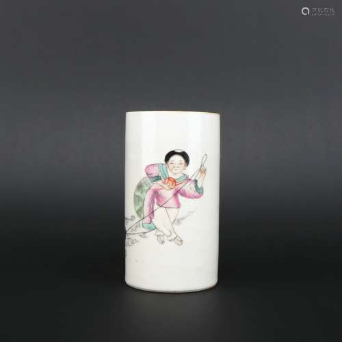 A famille-rose 'figure' pen container
