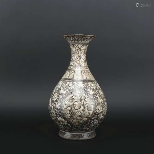A Ji zhou kiln pear-shaped vase