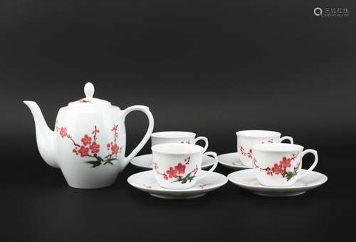 A set of famille-rose 'floral' tea cup and pot