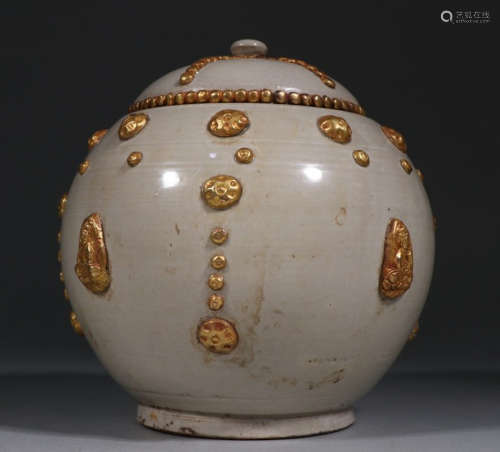 DING YAO WHITE PORCELAIN WITH GOLD BUDDHA JAR