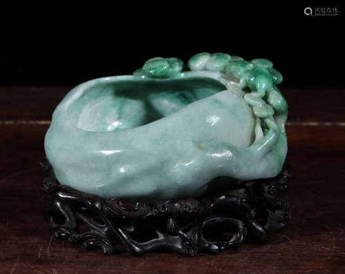 JADEITE CARVED SQUIRREL PATTERN BRUSH WASHER