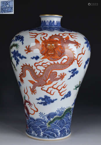 BLUE&WHITE JIACAI GLAZE DRAGON PATTERN VASE