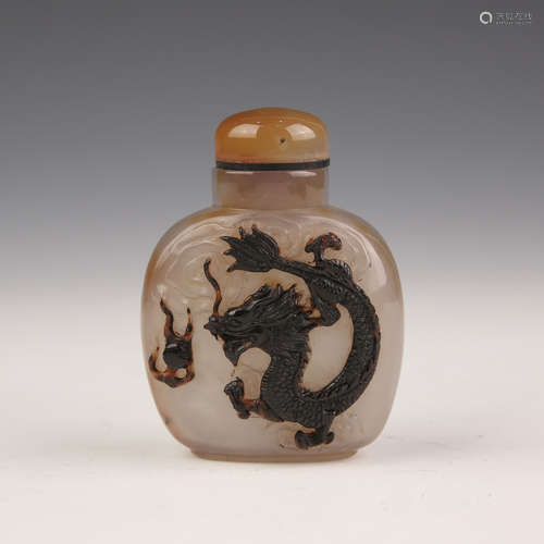 Agate Clever Color Carved Dragon Snuff Bottle