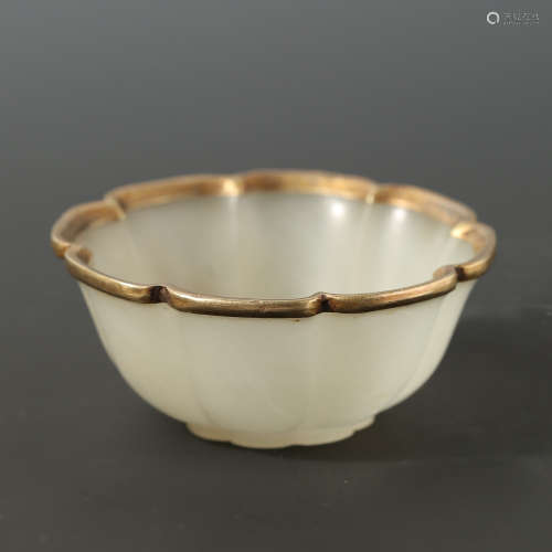A White Jade Carve Lotus Flower Cup