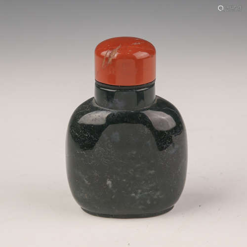 An Agate Snuff Bottle