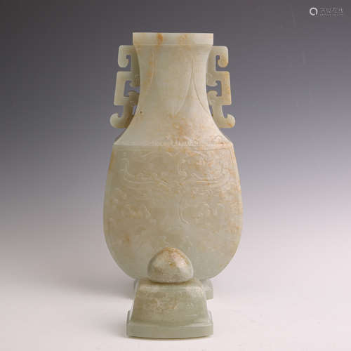 A White Jace Cavred Ruyi Cloud Pattern Vase