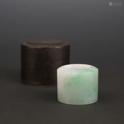 A Jadeite Thumb Ring