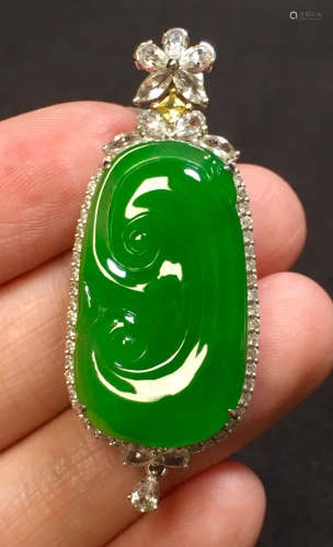 ICY JADEITE PENDANT CARVED WITH PATTERN