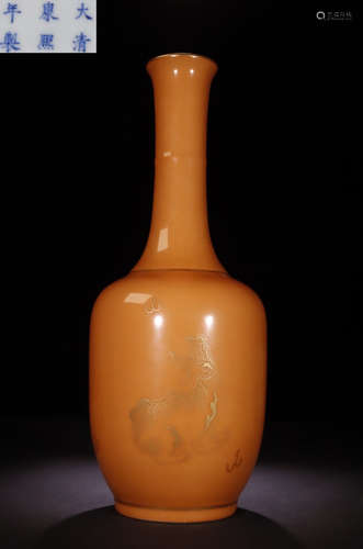 DAQINGKANGXINIANZHI MARK ALUM RED GLAZE VASE