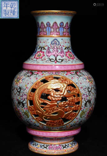 QIANLONGNIANZHI MARK FAMILLE ROSE GLAZE VASE