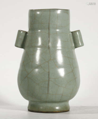 GUAN YAO GREEN GLAZE VASE WITH EARS