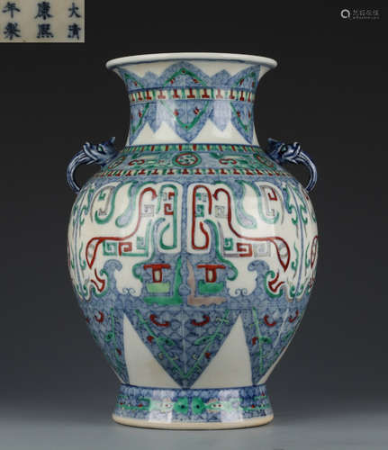 DAQINGKANGXINIANZHI MARK DOUCAI GLAZE VASE