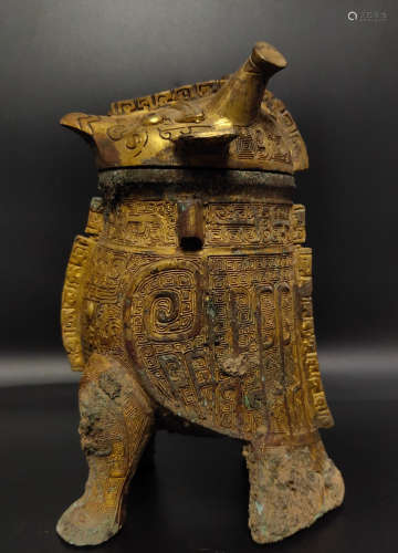 GILT BRONZE CONTAINER SHAPED WITH BEAST