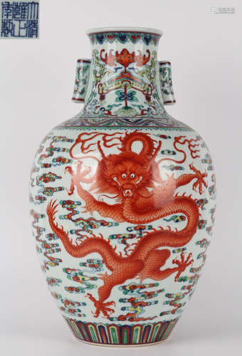 DAQINGYONGZHENGNIANZHI MARK DOUCAI GLAZE VASE