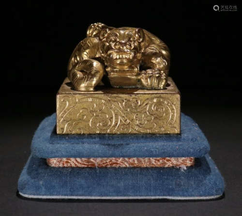 GILT BRONZE SEAL CARVED WITH BEAST