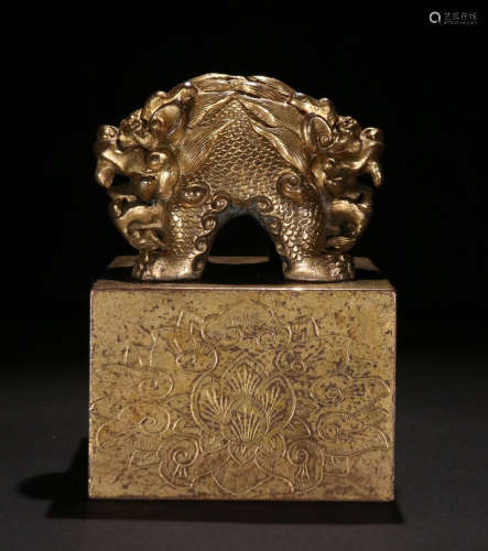 GILT BRONZE SEAL CARVED WITH BEAST