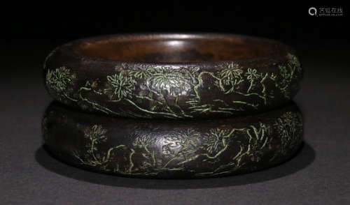PAIR OF CHENXIANG WOOD BANGLE CARVED WITH FLOWER